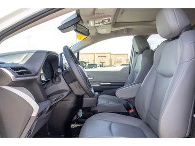 2022 Toyota Sienna XLE BraunAbility Wheel Chair Ramp