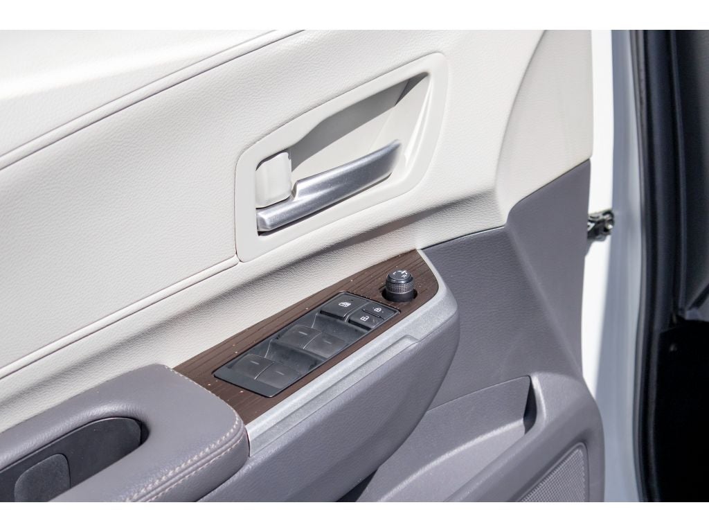 2022 Toyota Sienna XLE BraunAbility Wheel Chair Ramp