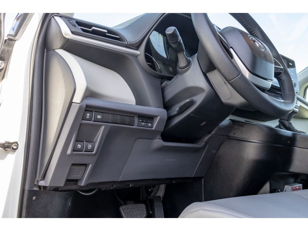 2022 Toyota Sienna XLE BraunAbility Wheel Chair Ramp