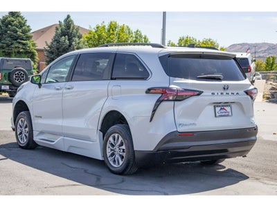2022 Toyota Sienna XLE BraunAbility Wheel Chair Ramp