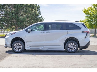 2022 Toyota Sienna XLE BraunAbility Wheel Chair Ramp