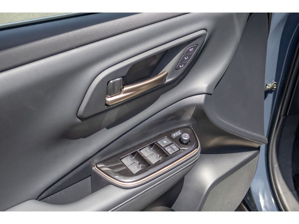2025 Toyota Crown Signia Signia