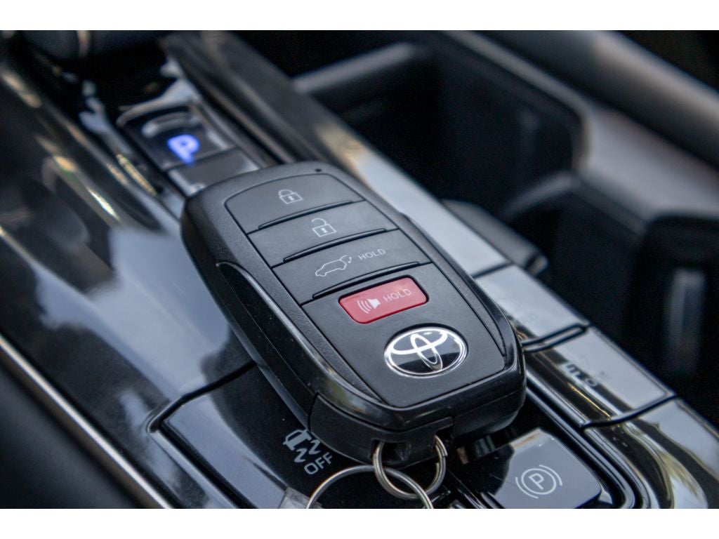 2025 Toyota Crown Signia Signia