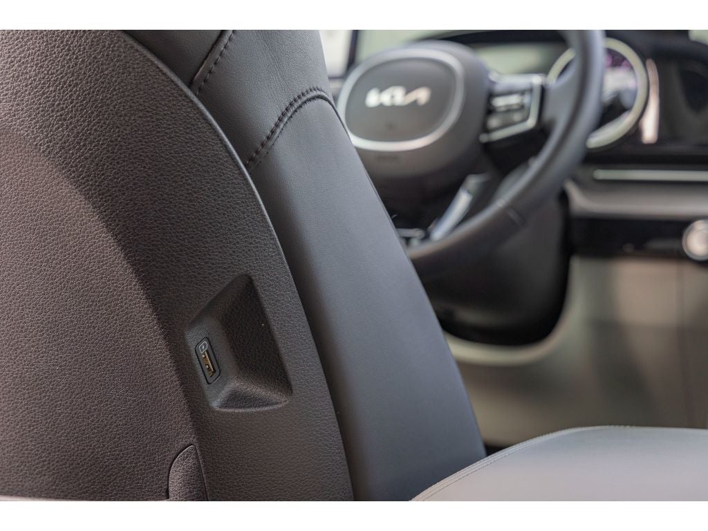 2024 Kia Carnival EX