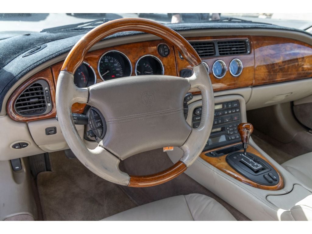 2001 Jaguar XKR Base