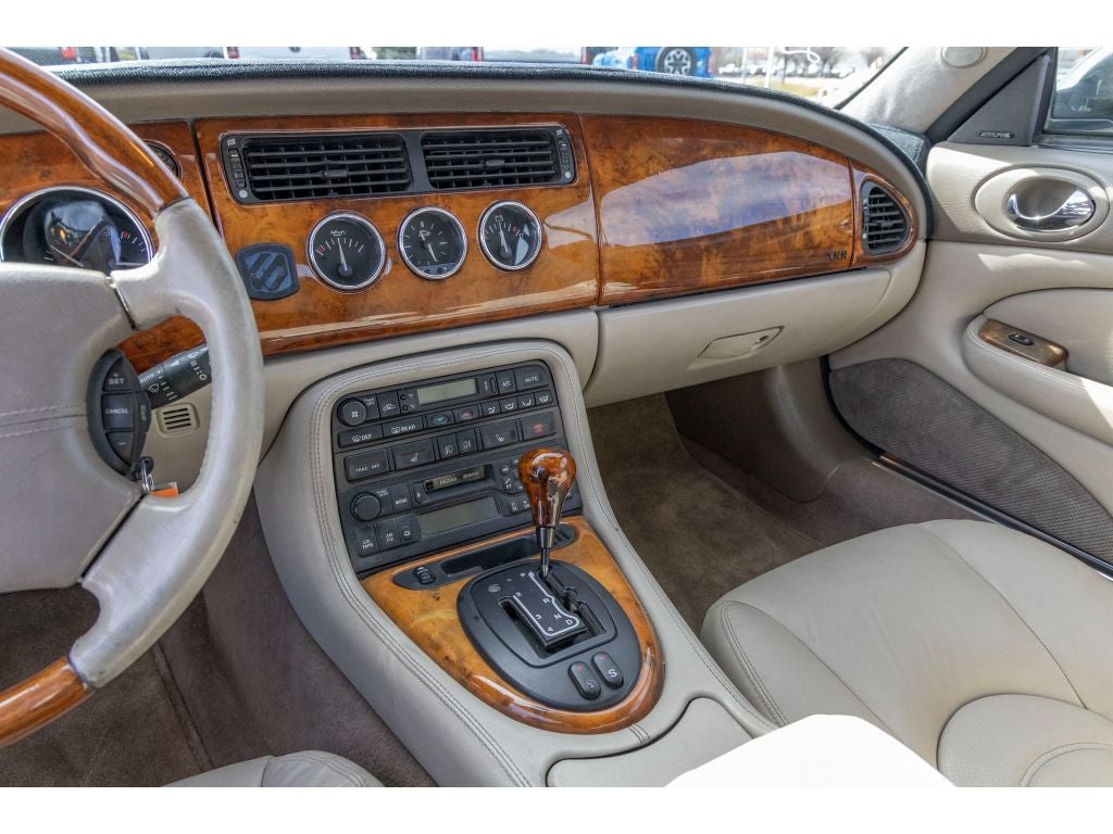 2001 Jaguar XKR Base