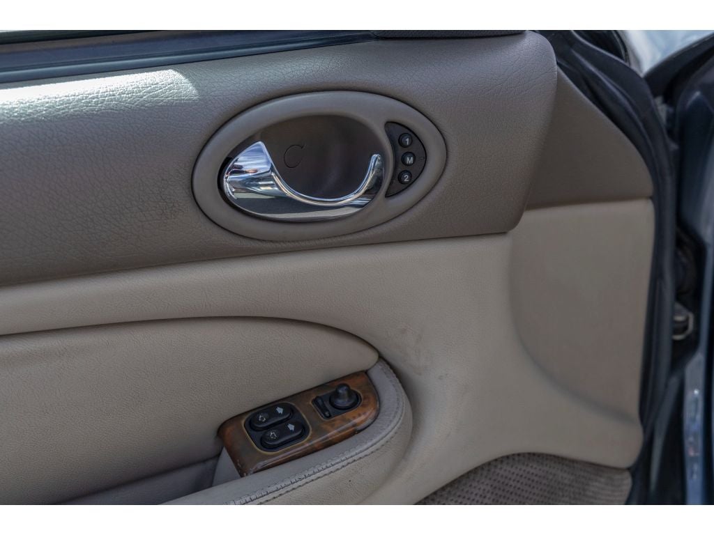 2001 Jaguar XKR Base