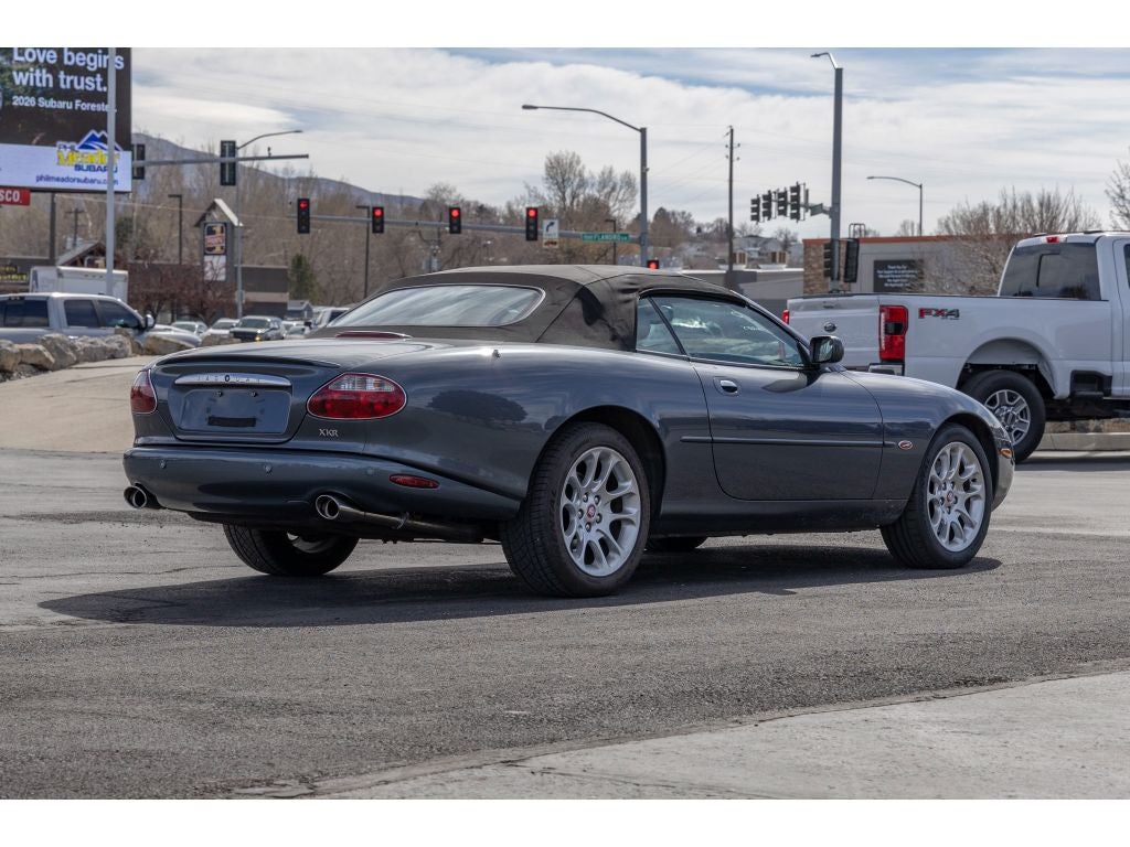 2001 Jaguar XKR Base