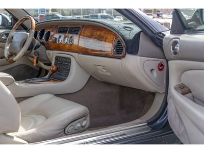 2001 Jaguar XKR Base