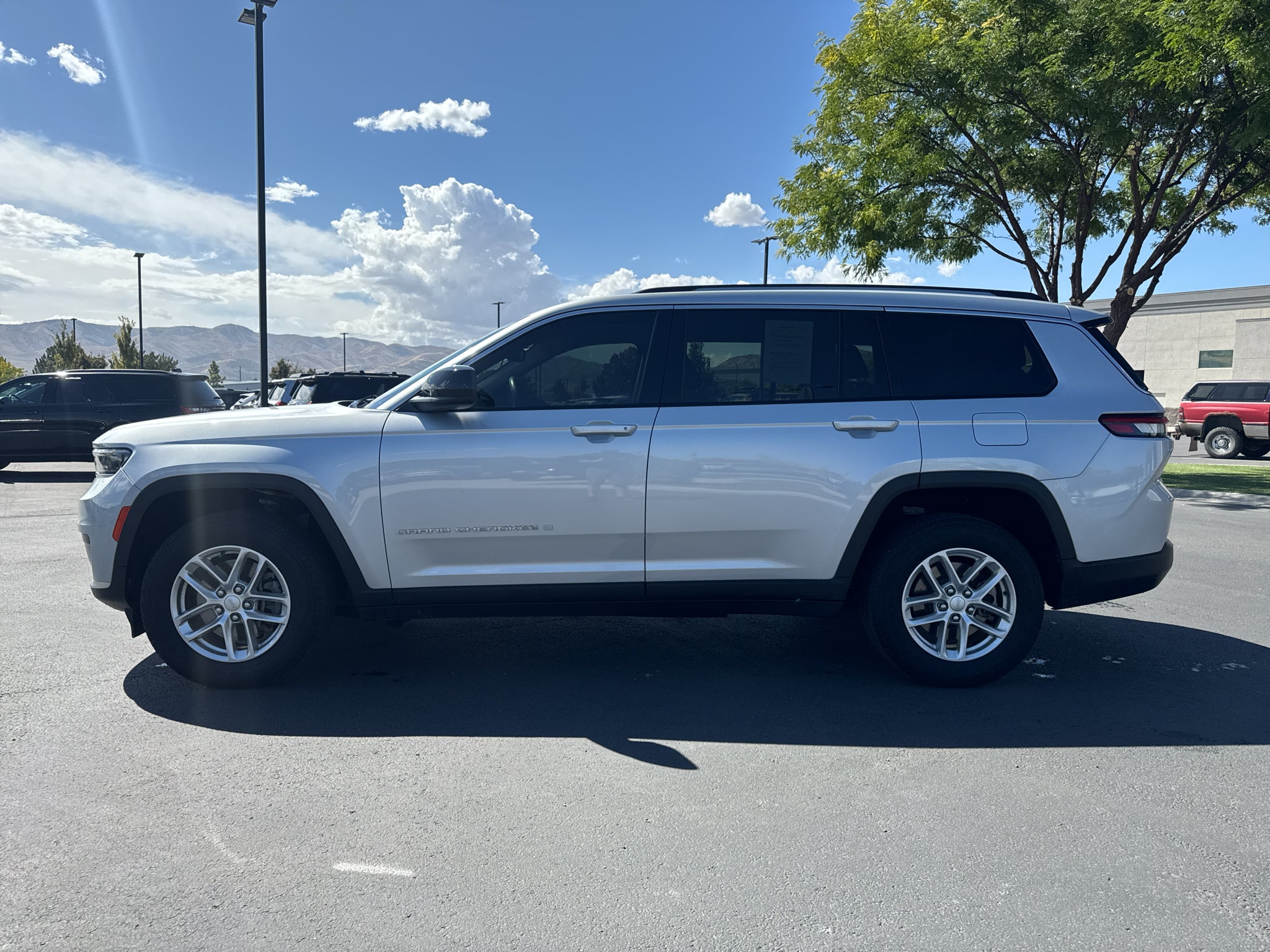 2022 Jeep Grand Cherokee L Laredo