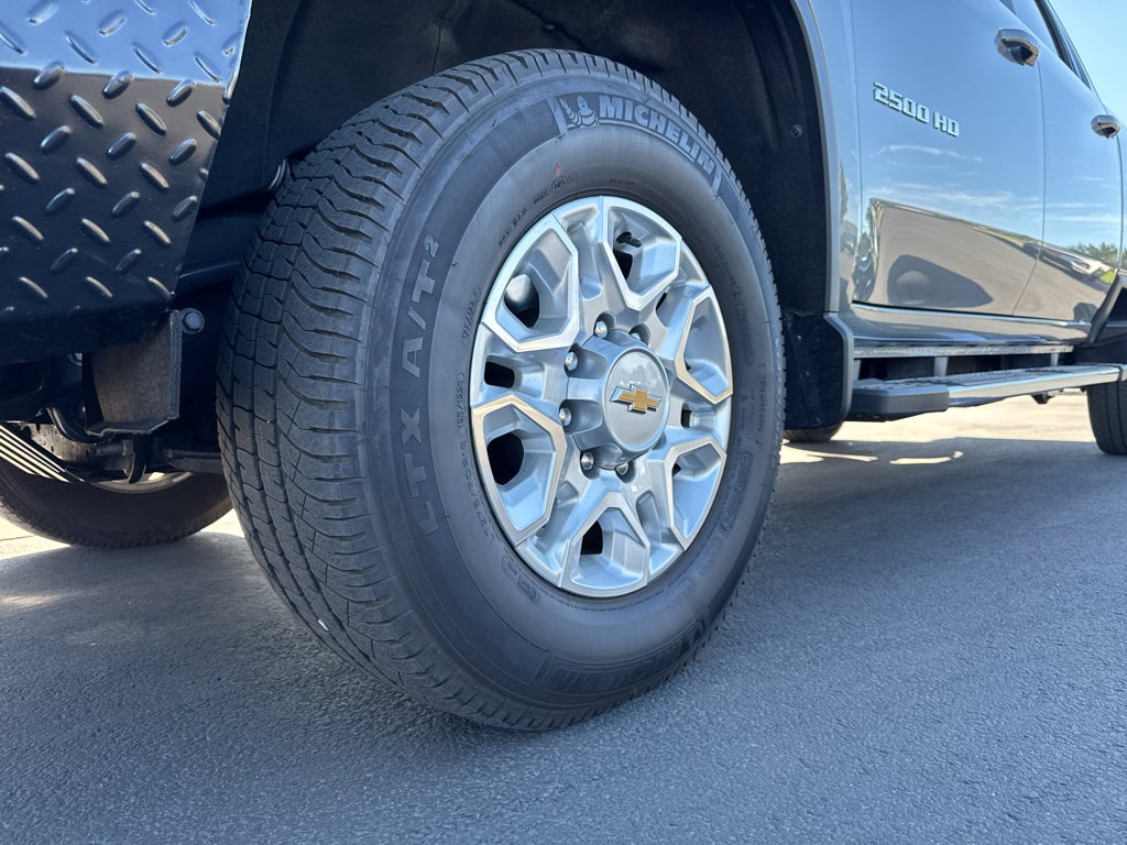 2024 Chevrolet Silverado LT