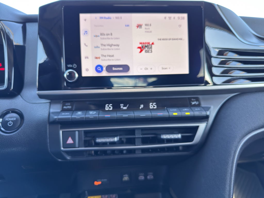 2025 Toyota Camry Hybrid LE