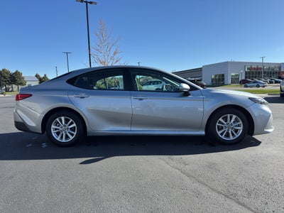 2025 Toyota Camry Hybrid LE