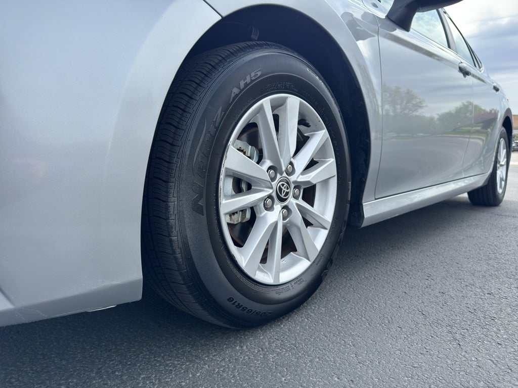 2025 Toyota Camry Hybrid LE