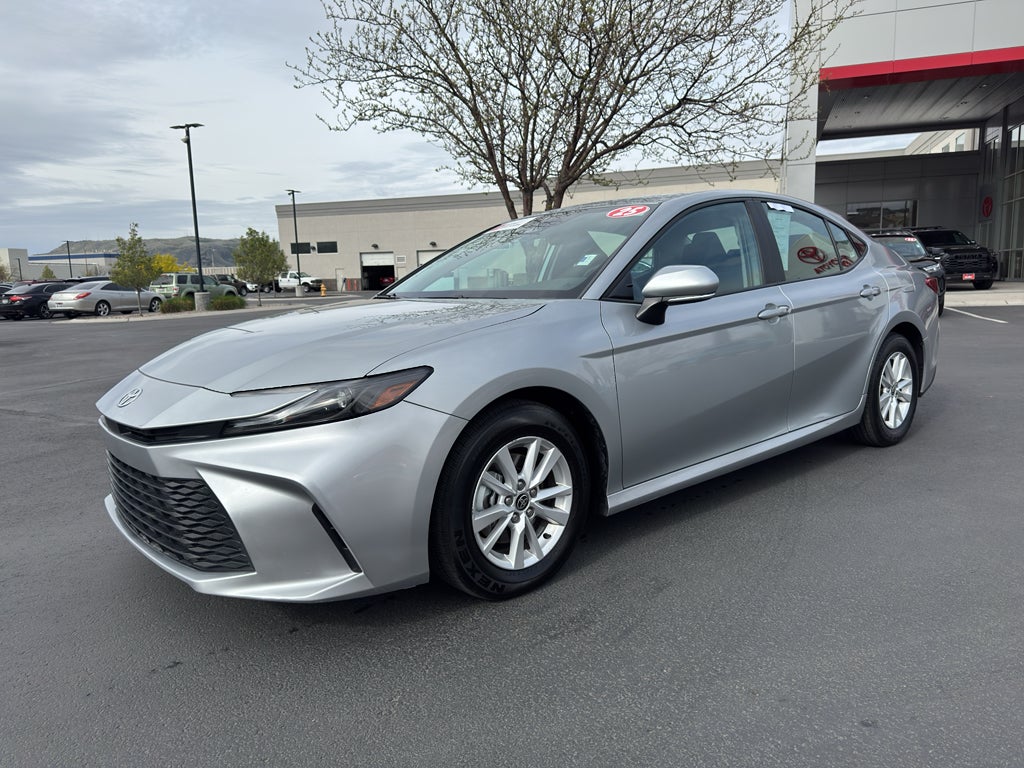 2025 Toyota Camry Hybrid LE