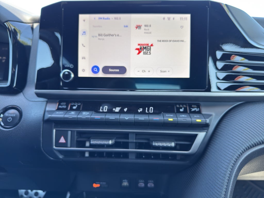 2025 Toyota Camry Hybrid SE