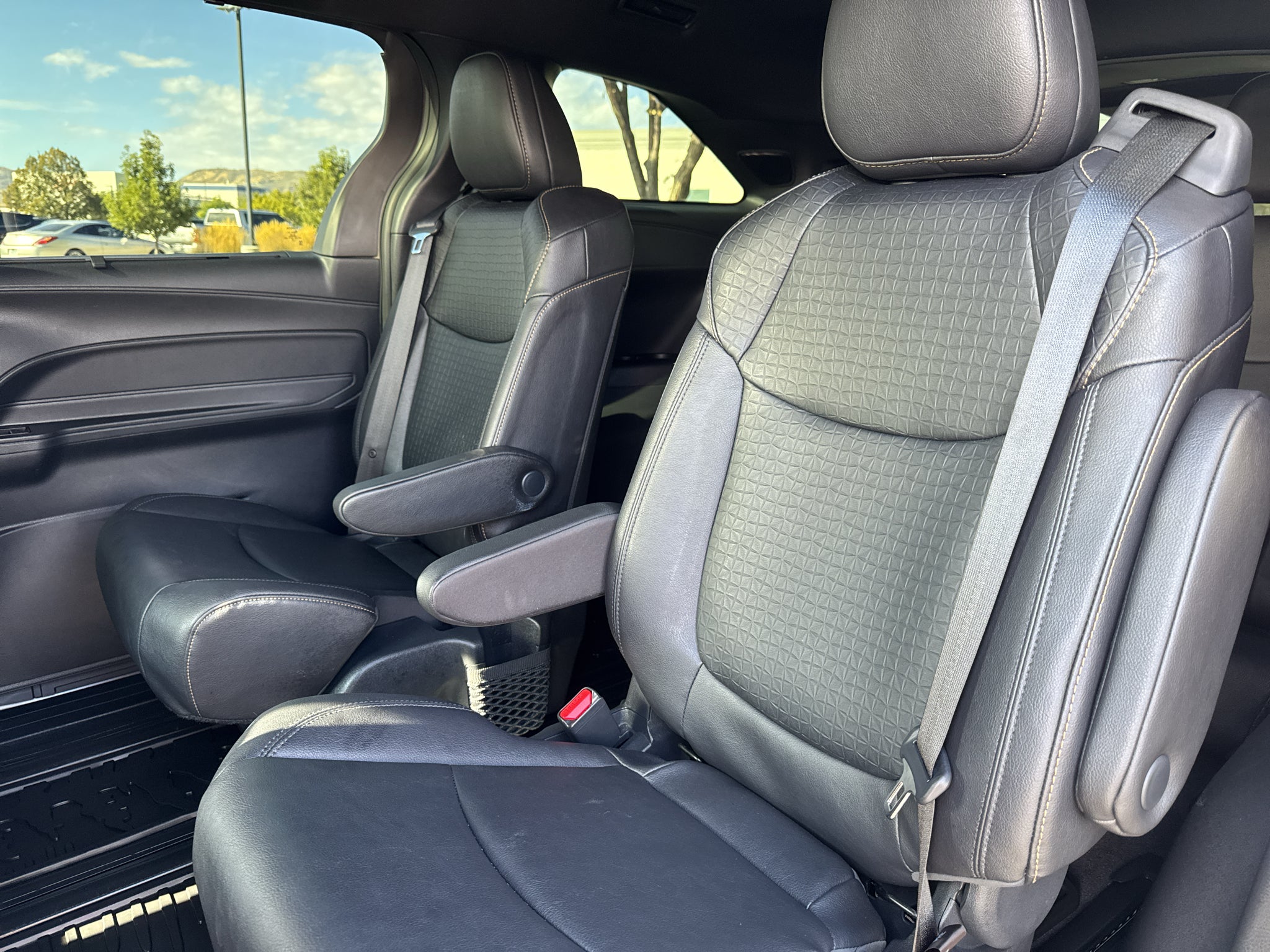 2025 Toyota Sienna Woodland Edition