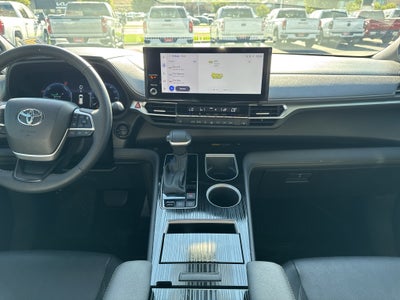 2025 Toyota Sienna Woodland Edition