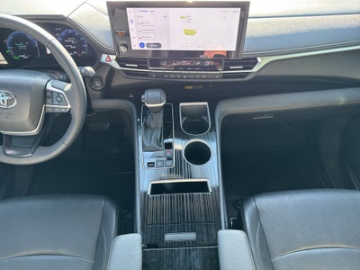 2025 Toyota Sienna Woodland Edition
