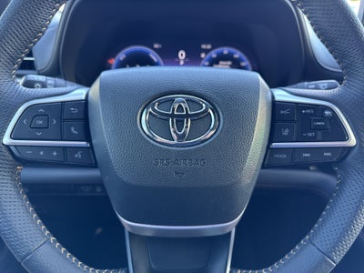 2025 Toyota Sienna Woodland Edition