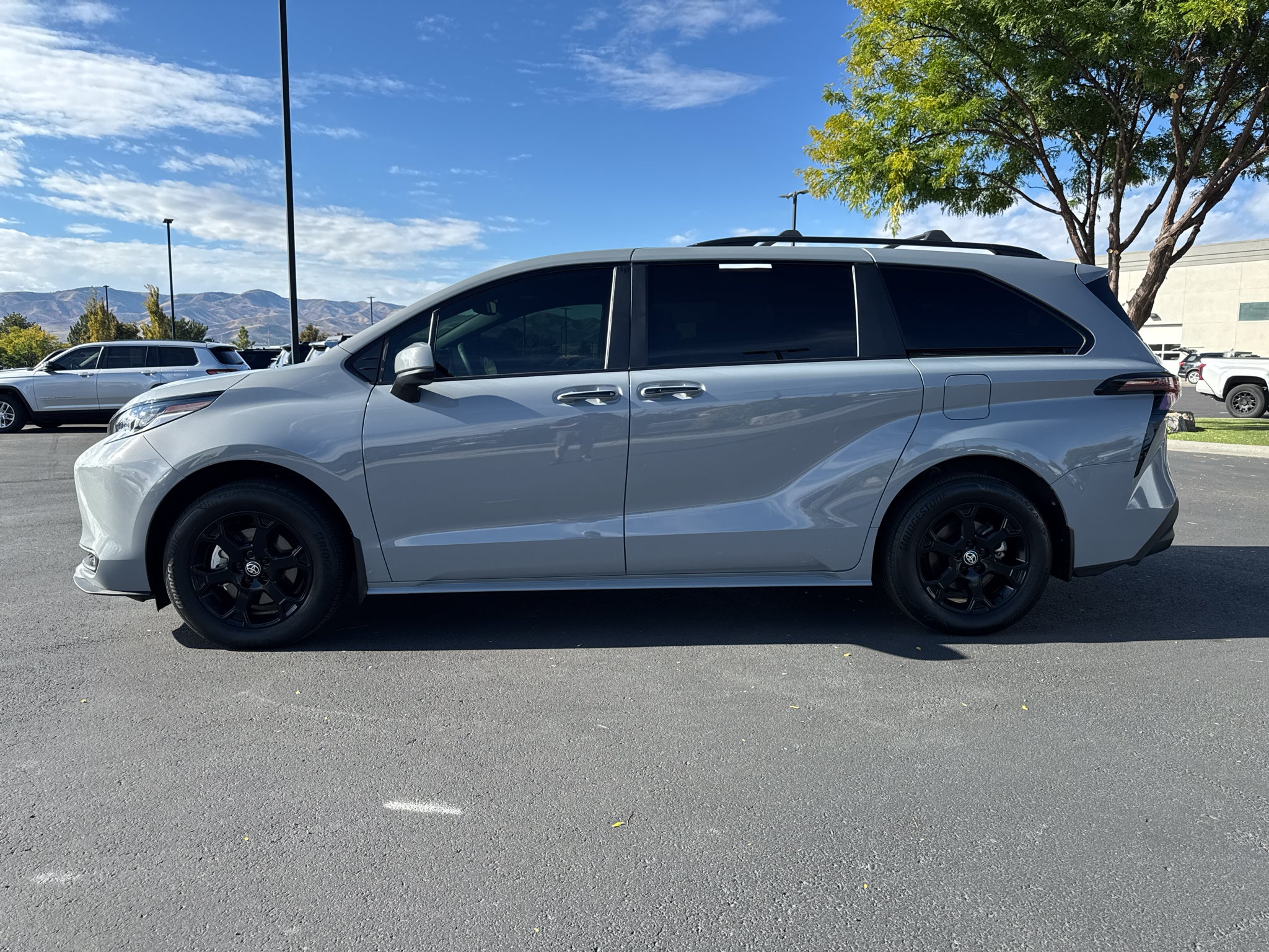 2025 Toyota Sienna Woodland Edition