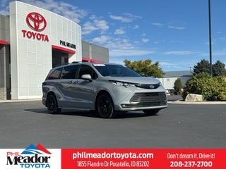 2025 Toyota Sienna Woodland Edition