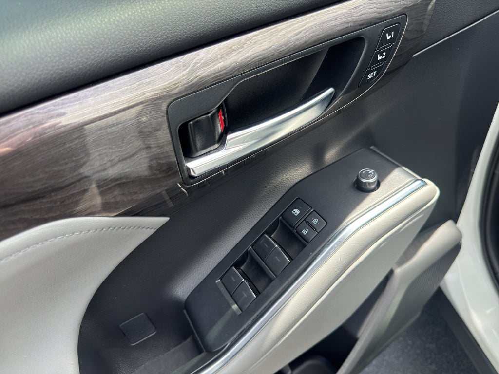 2022 Toyota Highlander Hybrid Hybrid Platinum