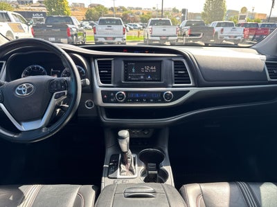 2019 Toyota Highlander SE