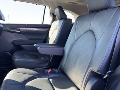 2023 Toyota Highlander Platinum