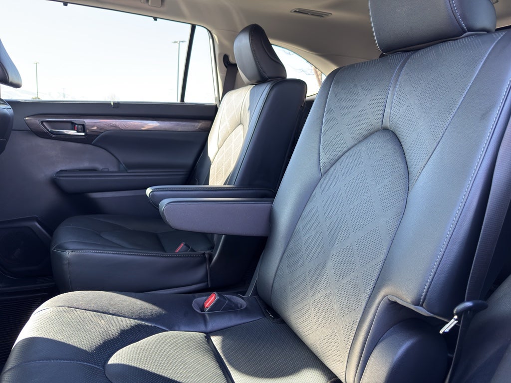 2023 Toyota Highlander Platinum