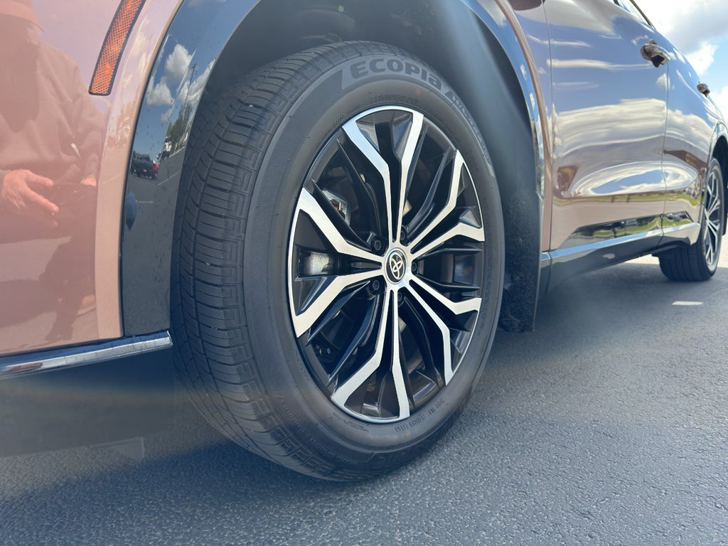 2025 Toyota Crown Signia XLE