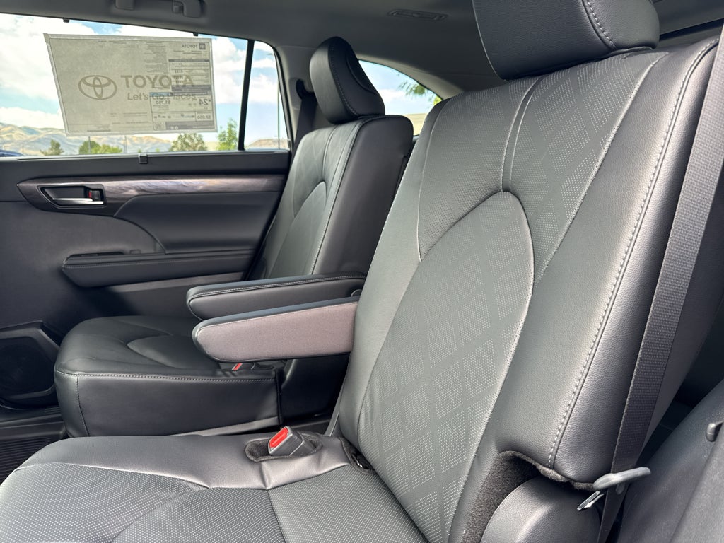 2026 Toyota Highlander Platinum